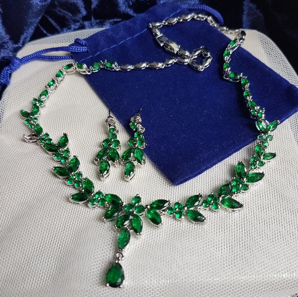 Swarovski Elements Emerald Green Marquis Teardrop Leaf Necklace & Earrings SET